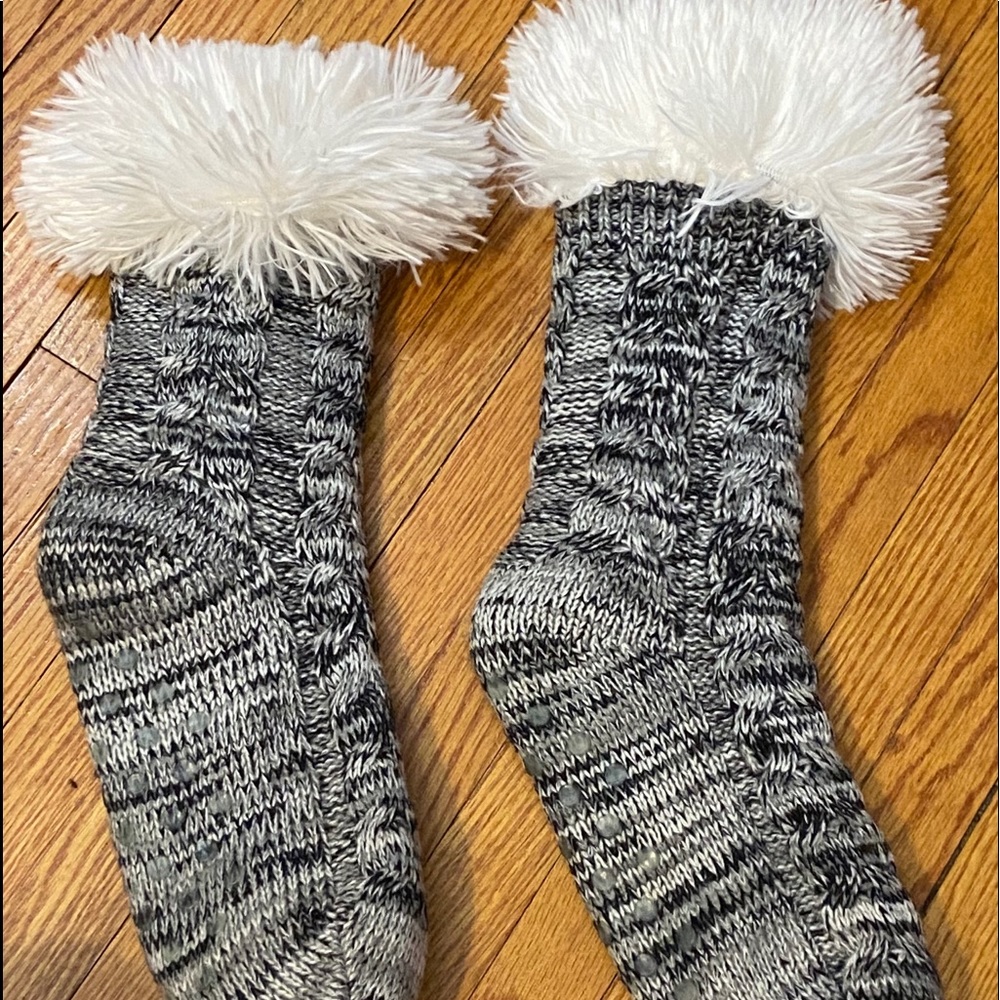 NWOT Chenille Lined Slipper Sock (7-9) Non Skid